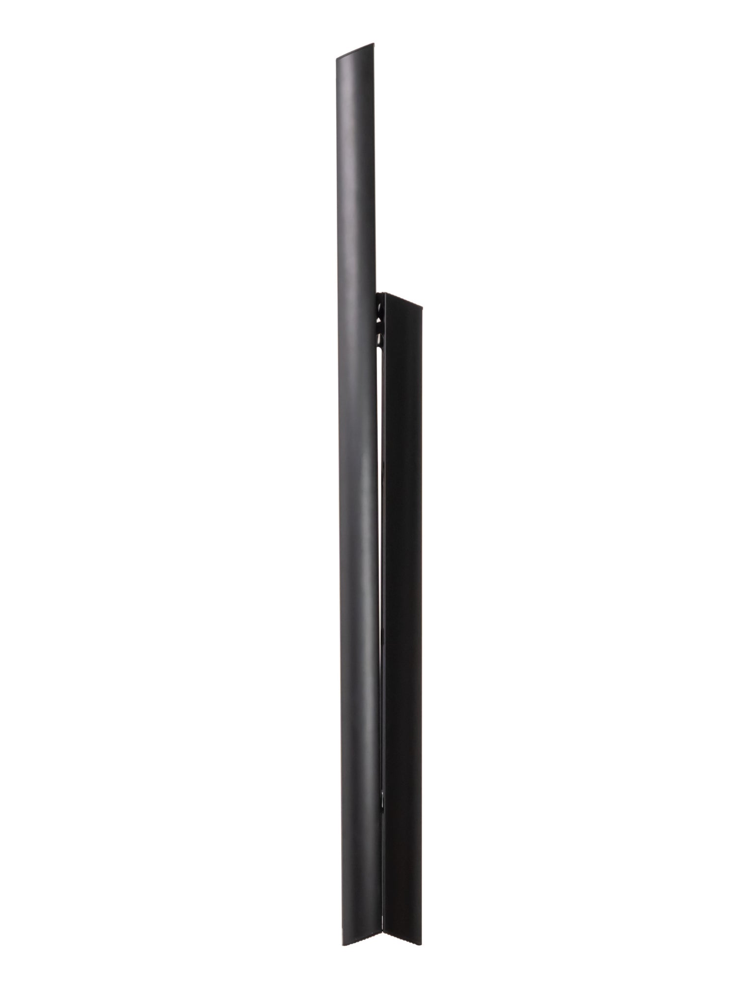 Opgevouwen Lucano 4-step ladder zwart – slank en rechtopstaand